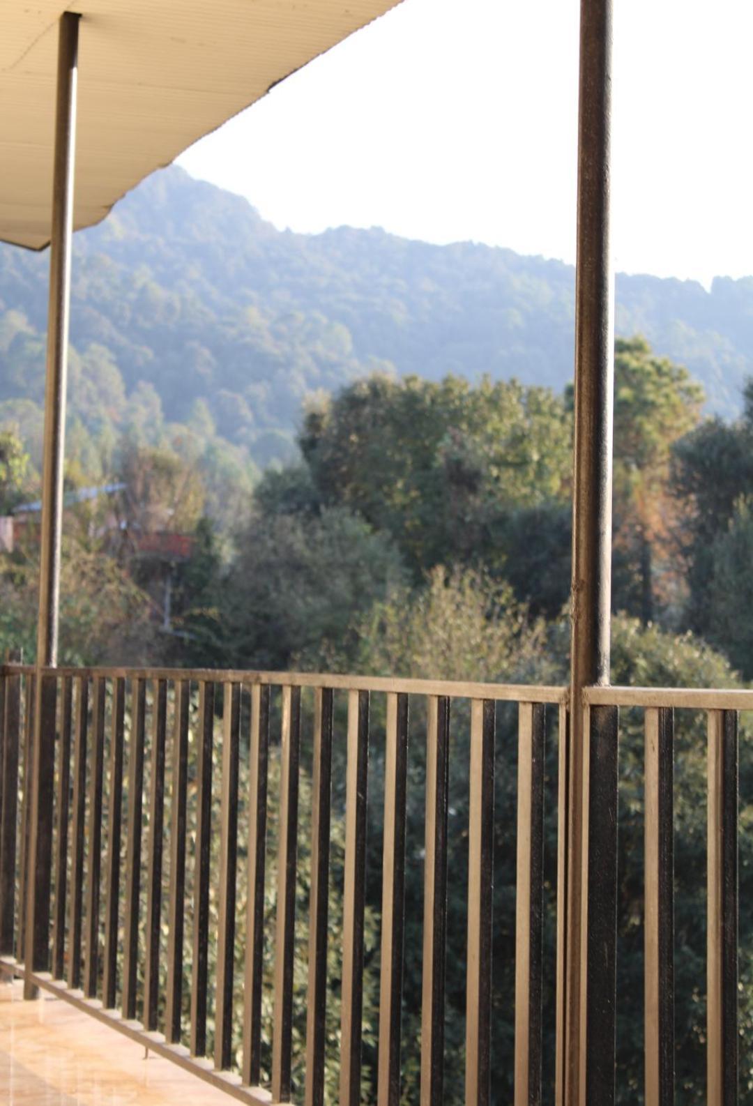 Oak Wood Homestay Banikhet Dalhousie Exterior foto