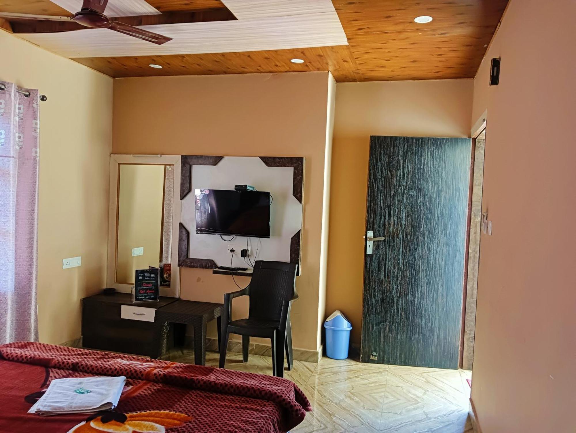 Oak Wood Homestay Banikhet Dalhousie Exterior foto